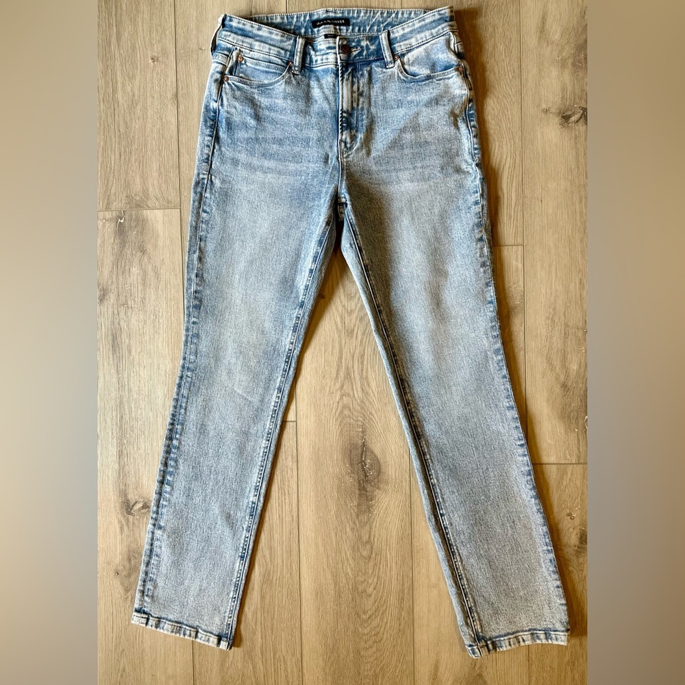 Boston Proper Light Wash Straight Leg Jeans Size 6